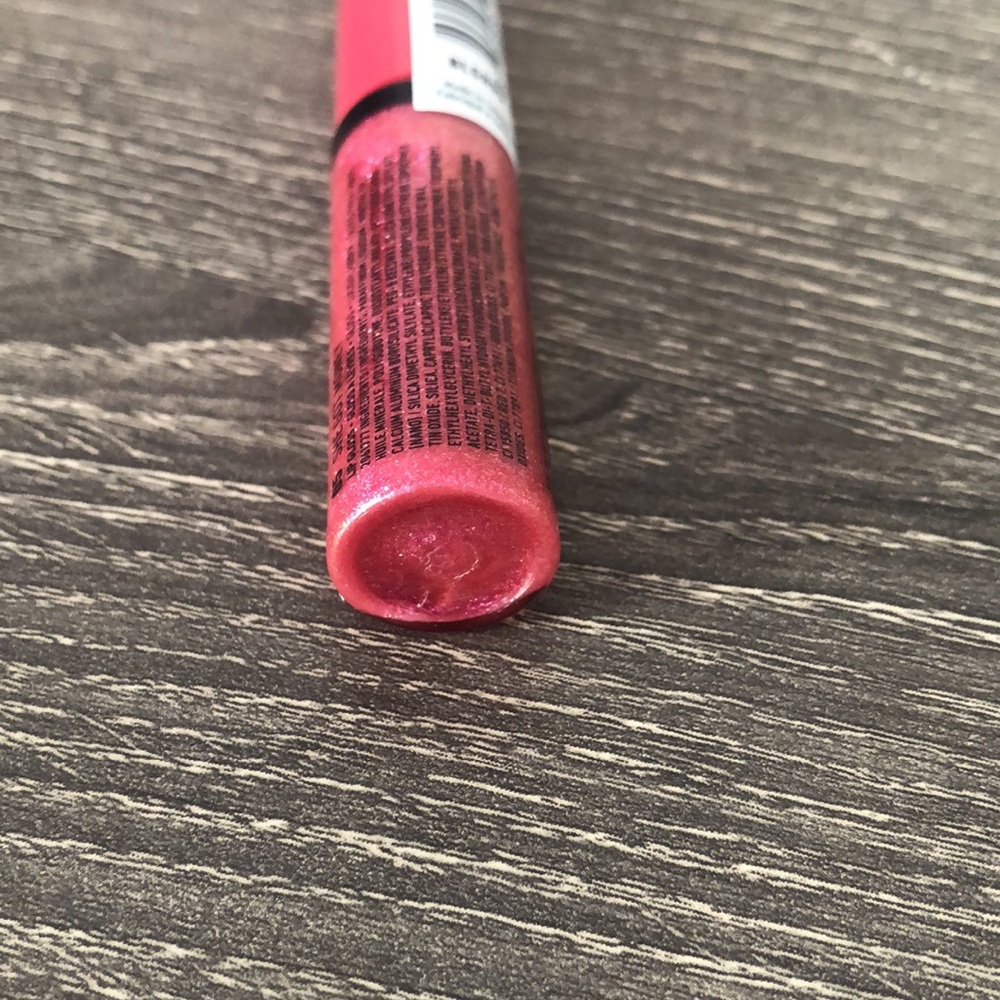 ❤️$5 NWT NYX Butter Gloss Bling - She Got Money - Picture 5 of 6
